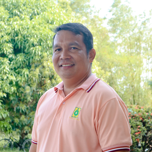 Manex Q Sumalinog (Farm Supervisor)